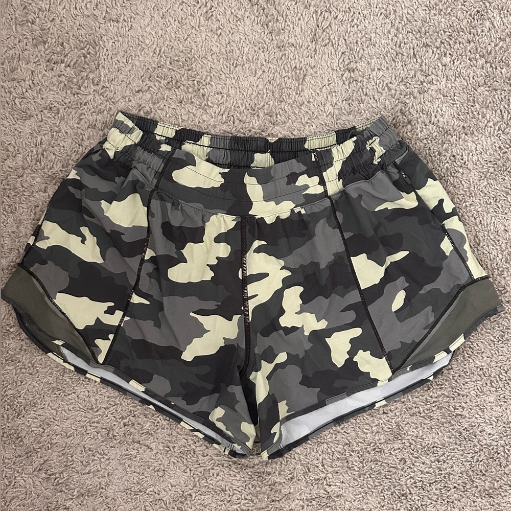 Lululemon | Hotty Hot Low-Rise Short 4” | Heritage 365 Camo | Size 10